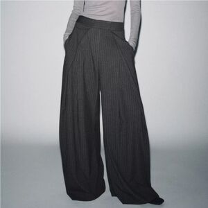 ZARA ZW COLLECTION GRAY PINSTRIPE PLEATED PANTS ✨️✨️✨️